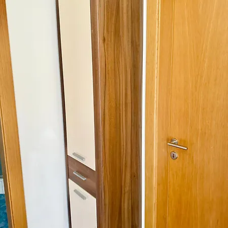 - View & Free Parking *